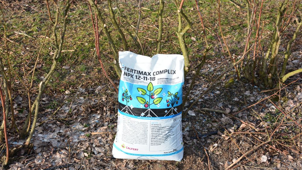 Nawóz Fertimax Complex NPK 12-11-18 do wisoennego nawożenia borówki wysokiej